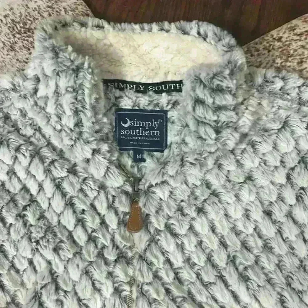 Simply Southern Sherpa Pullover Size Medium Gray Super Soft - Picture 2 of 3